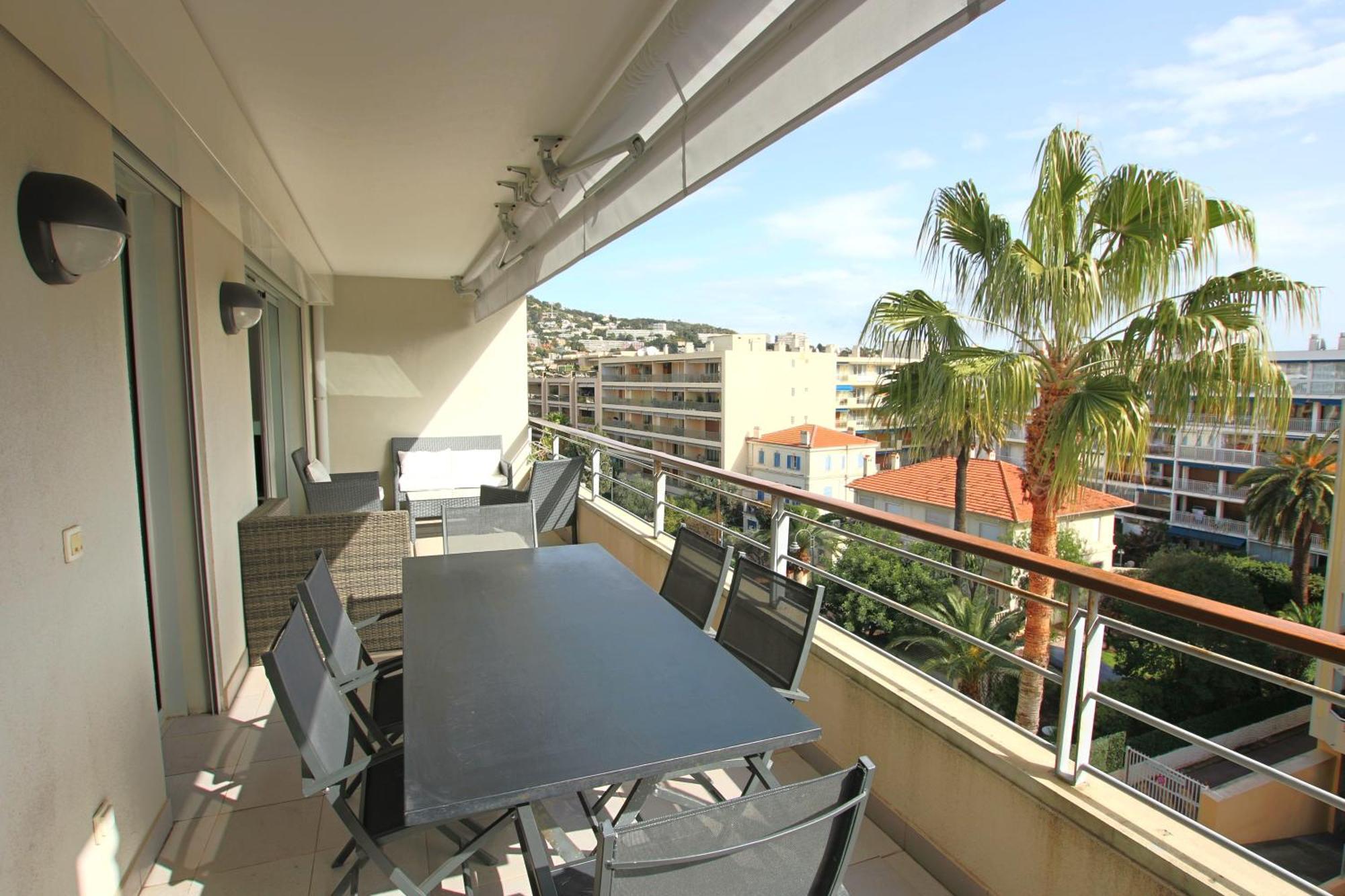 Fully Equipped Apartment With Large Terrace Lounge Area Канны Экстерьер фото